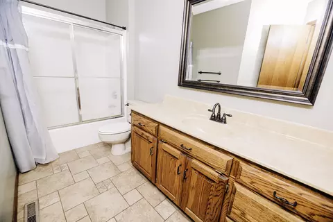 Bath - 3675 S Lexus Ave, Springfield, MO 65807 photo 9 of 10