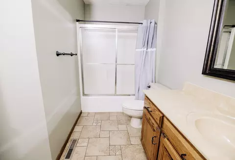Bath - 3675 S Lexus Ave, Springfield, MO 65807 photo 7 of 10