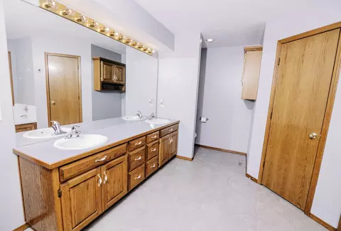 Bath - 3675 S Lexus Ave, Springfield, MO 65807 photo 5 of 10
