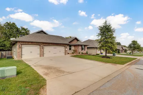 Exterior - 833 E Grouse Rd, Nixa, MO 65714 photo 2 of 10