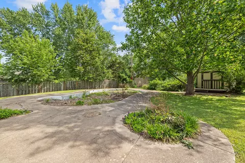Exterior - 3606 S Parkhill Ave, Springfield, MO 65807 photo 4 of 9