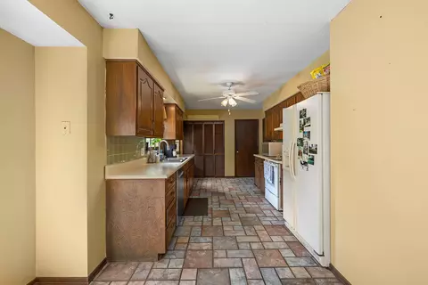 Entry Way - 3606 S Parkhill Ave, Springfield, MO 65807 photo 3 of 3