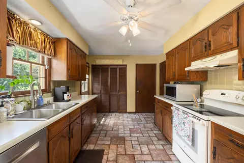 Kitchen - 3606 S Parkhill Ave, Springfield, MO 65807 photo 1 of 2