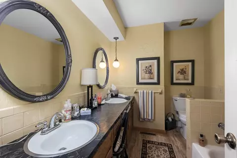 Bath - 3606 S Parkhill Ave, Springfield, MO 65807 photo 2 of 3