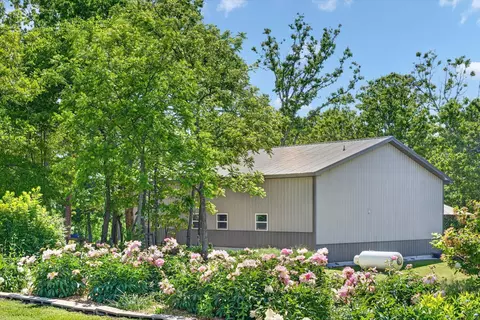 8294 W Veterans Blvd, Clever, MO 65631