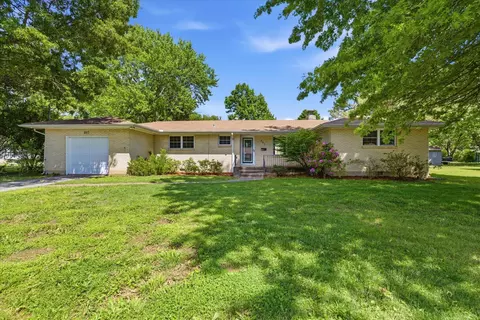405 Grand St, Monett, MO 65708