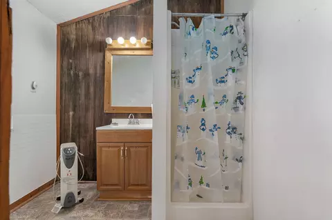 Bath - 2124 S Marshfield Rd, Bruner, MO 65620 photo 3 of 4