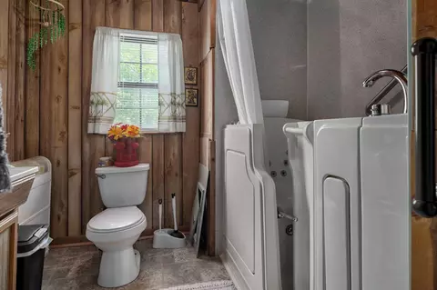Bath - 2124 S Marshfield Rd, Bruner, MO 65620 photo 1 of 4