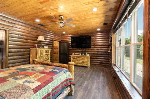 Bedroom - 11495 State Highway Pp, Collins, MO 64738 photo 2 of 4