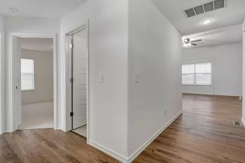 Entry Way - 5601 W Pecan St, Springfield, MO 65802 photo 2 of 3