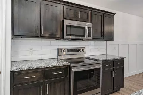 Kitchen - 5601 W Pecan St, Springfield, MO 65802 photo 2 of 2