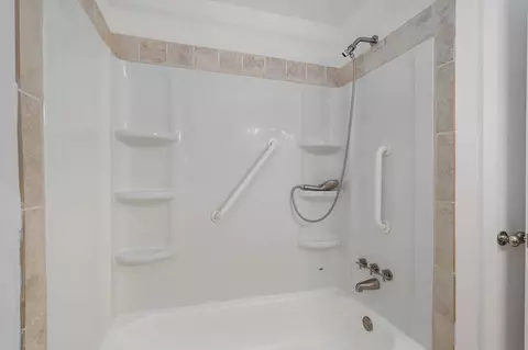 Bath - 1214 7th St, Monett, MO 65708 photo 4 of 4