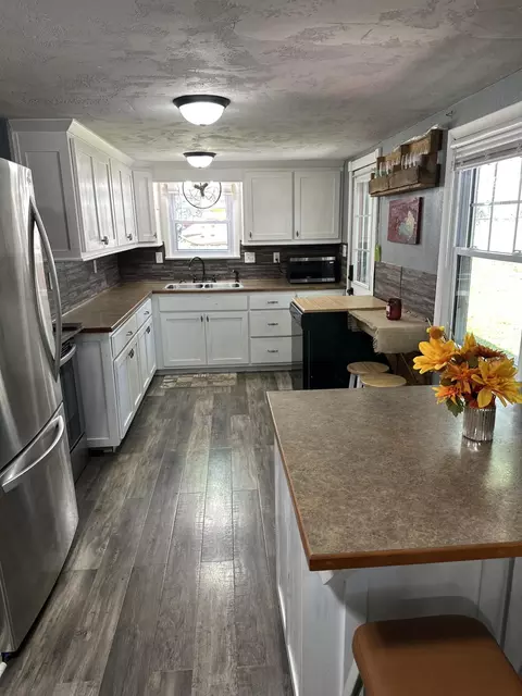 Kitchen - 2210 Eaglecrest Rd, Cape Fair, MO 65624 photo 3 of 6