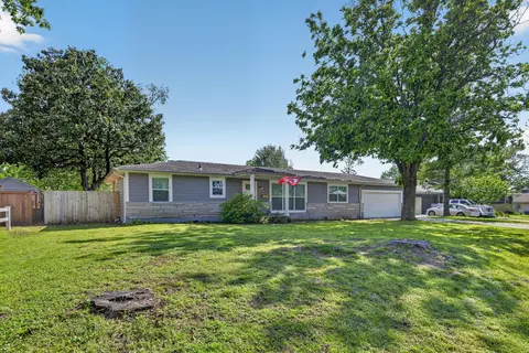 320 E Plaza Dr, Joplin, MO 64804
