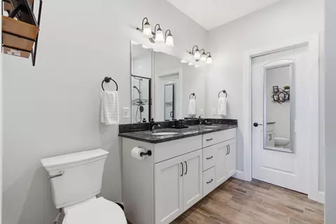 Bath - 3579 W Camelot St, Springfield, MO 65807 photo 2 of 3