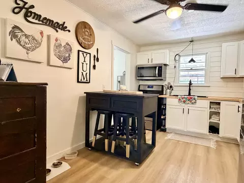Kitchen - 829 S Roosevelt Ave, Aurora, MO 65605 photo 1 of 3