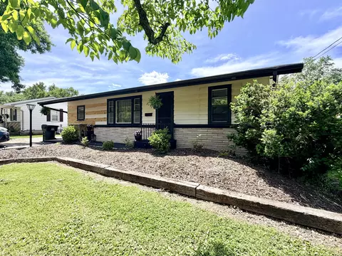 829 S Roosevelt Ave, Aurora, MO 65605