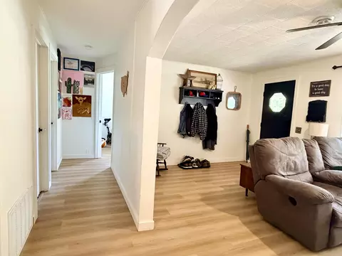 Entry Way - 829 S Roosevelt Ave, Aurora, MO 65605 photo 1 of 1