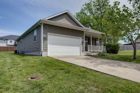 2071 E Foxridge Trl, Republic, MO 65738