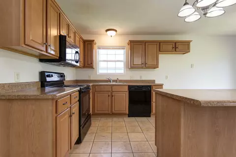 Kitchen - 2071 E Foxridge Trl, Republic, MO 65738 photo 2 of 4