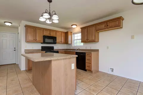 Kitchen - 2071 E Foxridge Trl, Republic, MO 65738 photo 3 of 4
