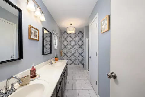 Bath - 2722 S Meadowlark Ave, Springfield, MO 65807 photo 4 of 4