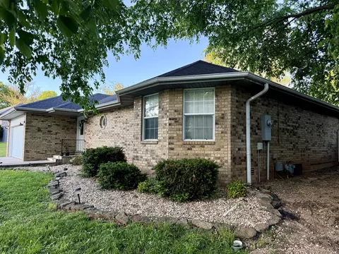 2722 S Meadowlark Ave, Springfield, MO 65807