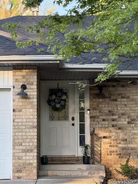 Exterior - 2722 S Meadowlark Ave, Springfield, MO 65807 photo 3 of 5
