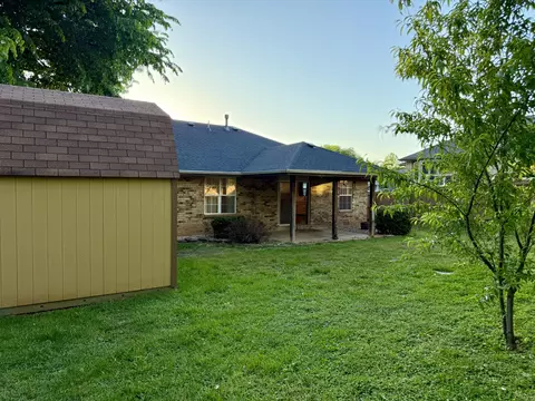 Exterior - 2722 S Meadowlark Ave, Springfield, MO 65807 photo 4 of 5