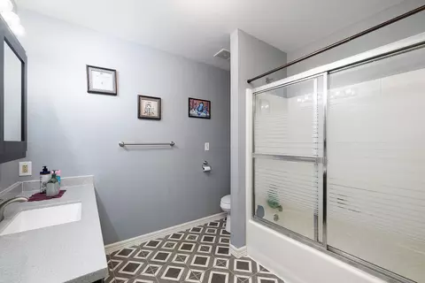 Bath - 2722 S Meadowlark Ave, Springfield, MO 65807 photo 2 of 4
