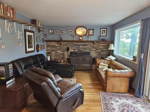 Living - 2489 Logan Ridge Rd, Ozark, MO 65721 photo 2 of 2