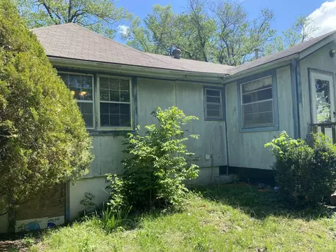 1002 N Madison St, Raymore, MO 64083