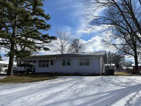 1114 Charles St, Houston, MO 65483