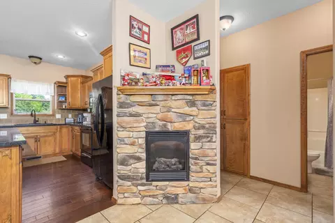 Entry Way - 1812 Farmland Rd, Marshfield, MO 65706 photo 1 of 2