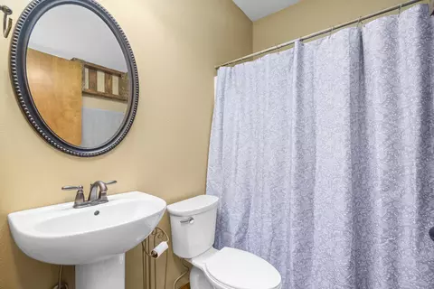 Bath - 1812 Farmland Rd, Marshfield, MO 65706 photo 2 of 2