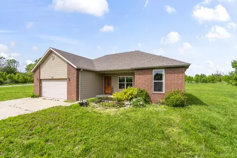 Exterior - 1812 Farmland Rd, Marshfield, MO 65706 photo 2 of 7