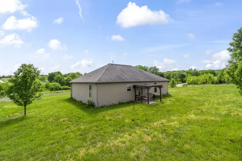 Exterior - 1812 Farmland Rd, Marshfield, MO 65706 photo 6 of 7