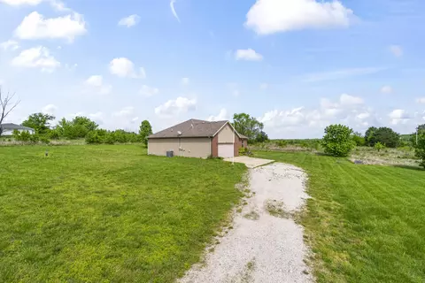 Exterior - 1812 Farmland Rd, Marshfield, MO 65706 photo 3 of 7