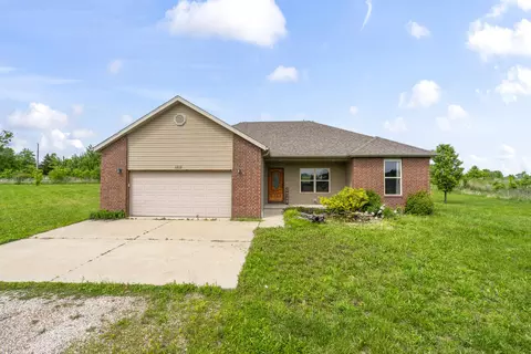 1812 Farmland Rd, Marshfield, MO 65706