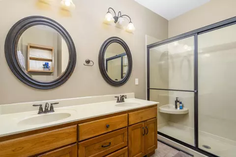 Bath - 1812 Farmland Rd, Marshfield, MO 65706 photo 1 of 2