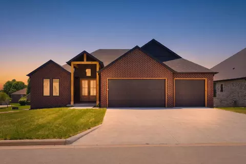 5048 E Swale Ct, Springfield, MO 65802
