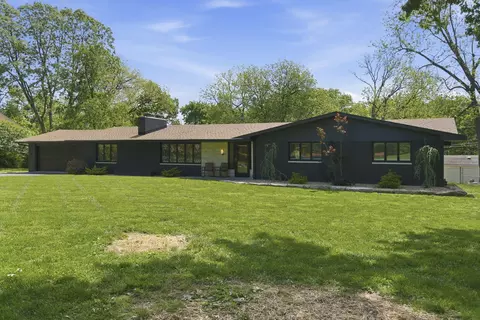2304 S Inglewood Rd, Springfield, MO 65804
