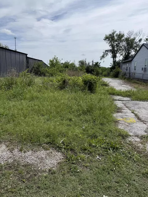 1454 N Forest Ave, Springfield, MO 65802