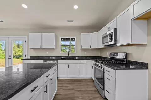 Kitchen - 24672 Farm Road 2012, Crane, MO 65633 photo 4 of 5