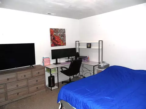 Bedroom - 422 E South St, Mansfield, MO 65704 photo 4 of 6