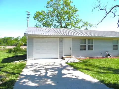 Exterior - 422 E South St, Mansfield, MO 65704 photo 2 of 3
