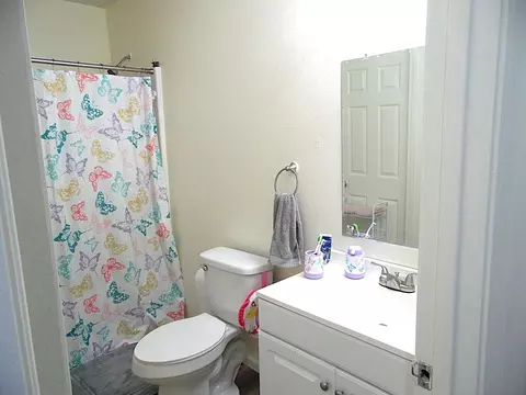 Bath - 422 E South St, Mansfield, MO 65704 photo 1 of 4