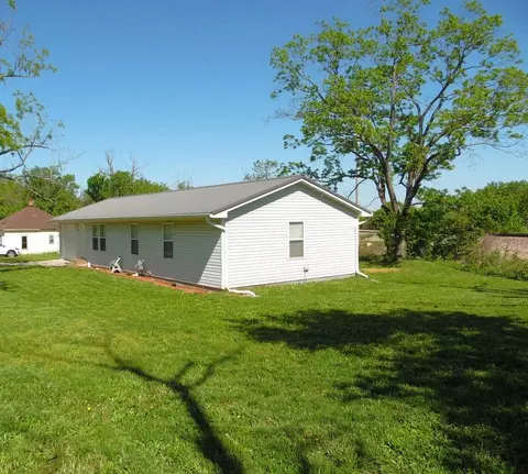 422 E South St, Mansfield, MO 65704