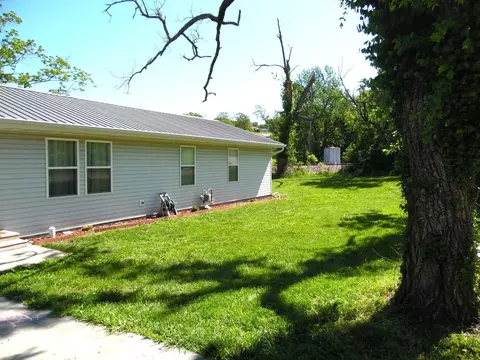Exterior - 422 E South St, Mansfield, MO 65704 photo 3 of 3