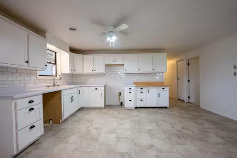 Kitchen - 866 County Road 328, Thayer, MO 65791 photo 1 of 2